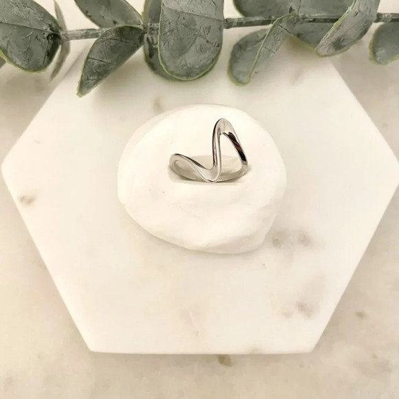 925 Sterling Silver Dainty Minimalist Wave Ring Stackable Thin Wave Ring - Picture 6 of 6